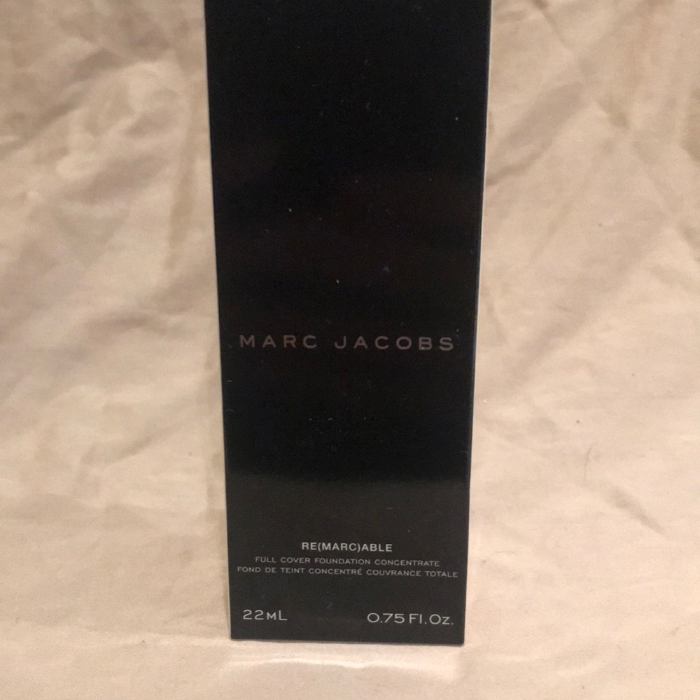 New in box. Marc Jacob foundation bisque neutral